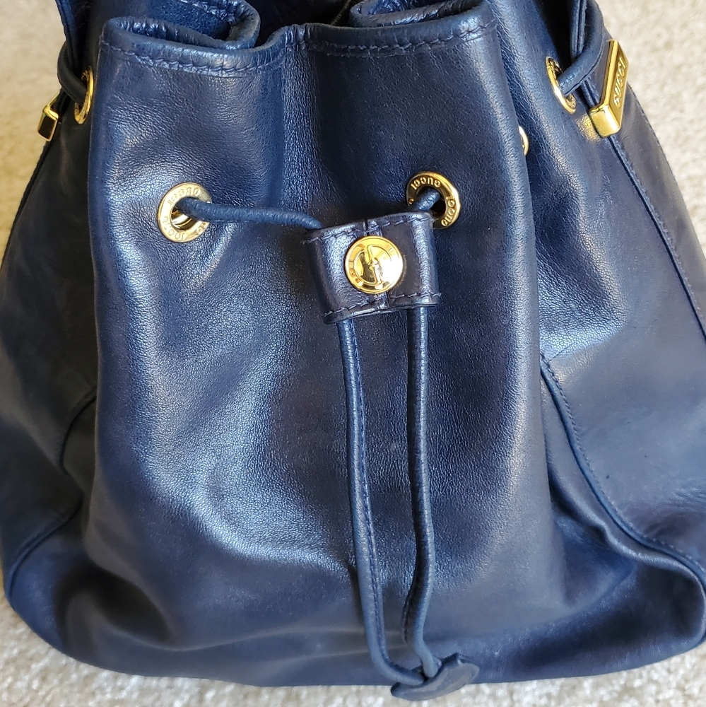 VINTAGE Gucci soft leather bucket bag